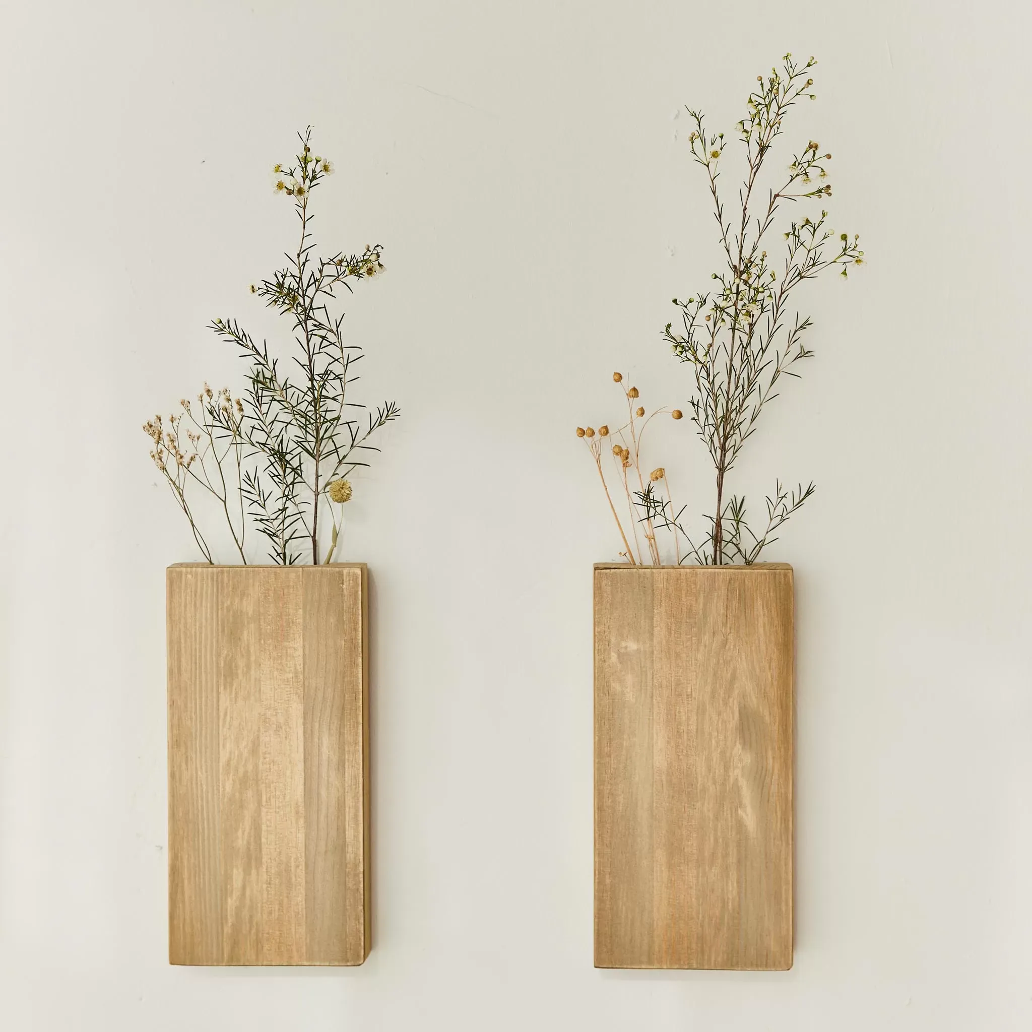 Illustration numéro 3 du produit Vase mural en bois 2 unités