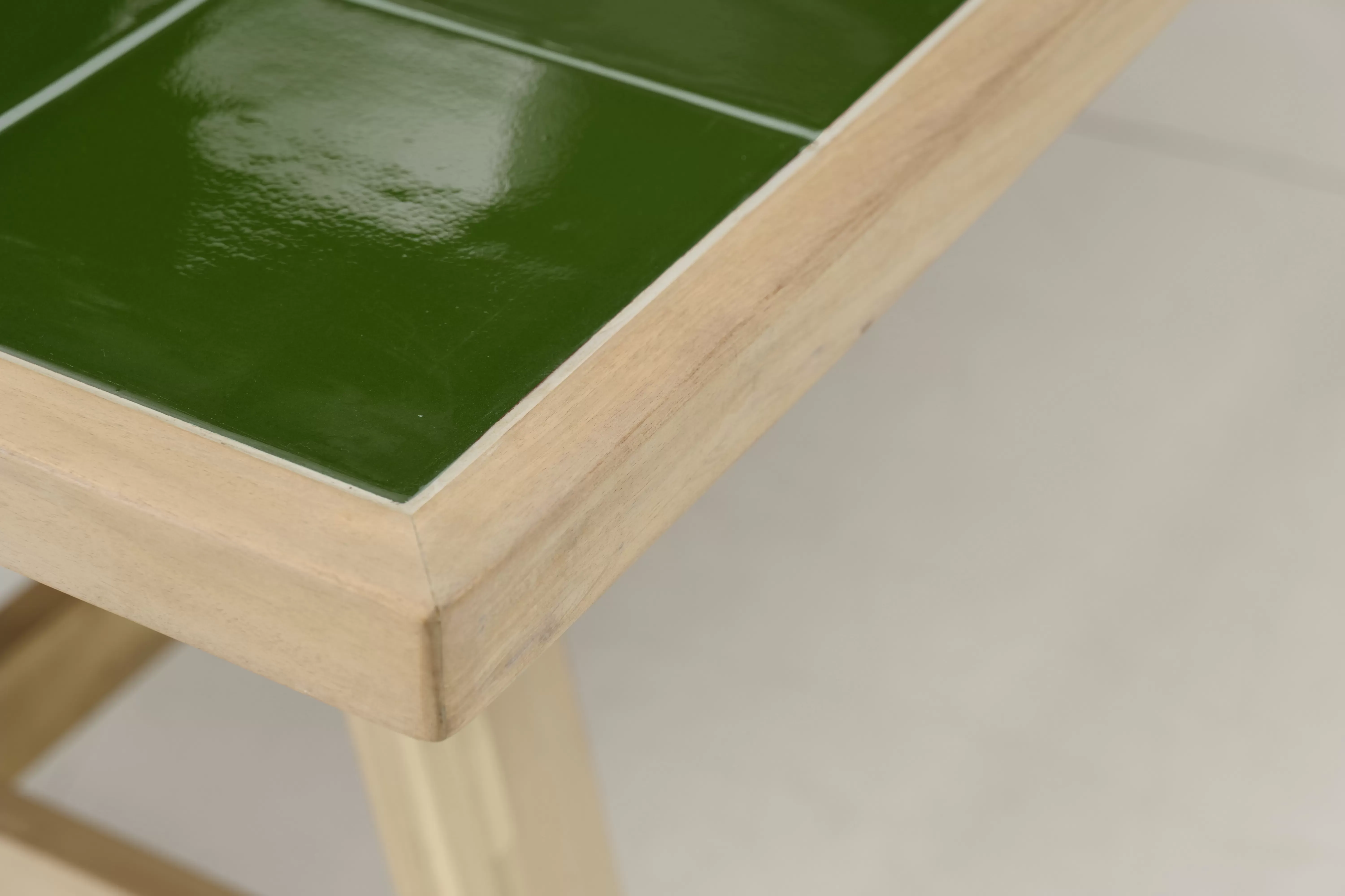 Illustration numéro 3 du produit Ensemble table céramique verte 205x105 + 6 chaises textilenne beige