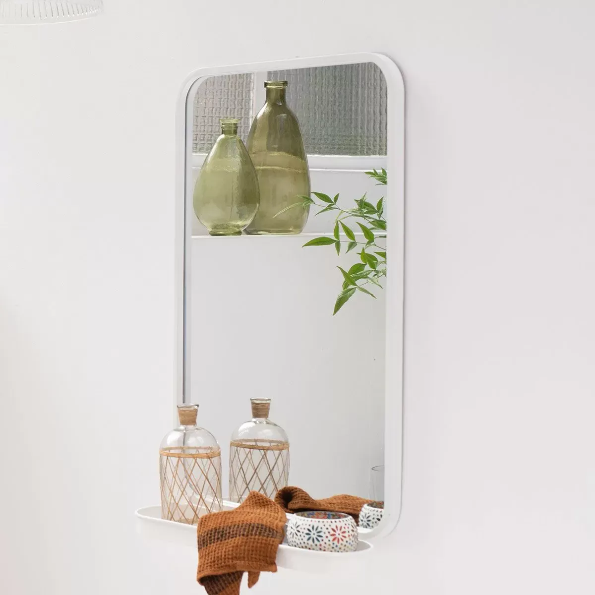 Illustration numéro 3 du produit Miroir avec étagère en métal -L0,000 x l50,500 x h77,500 cm - Blanc -