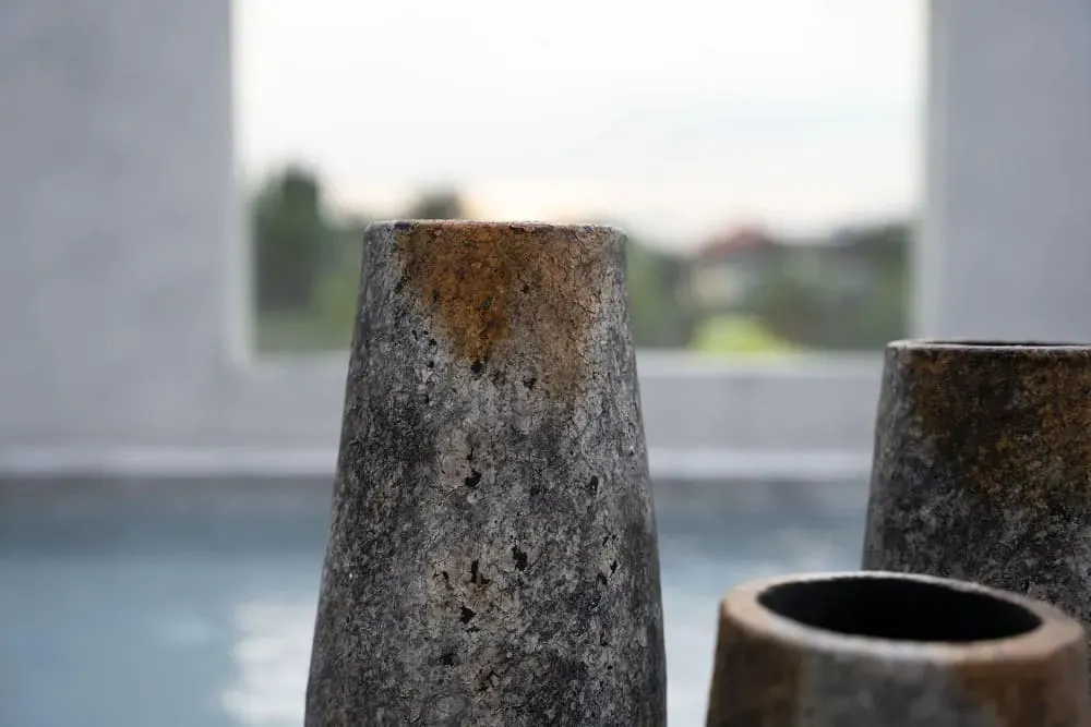 Illustration numéro 3 du produit Vase en terre cuite antique gris h22