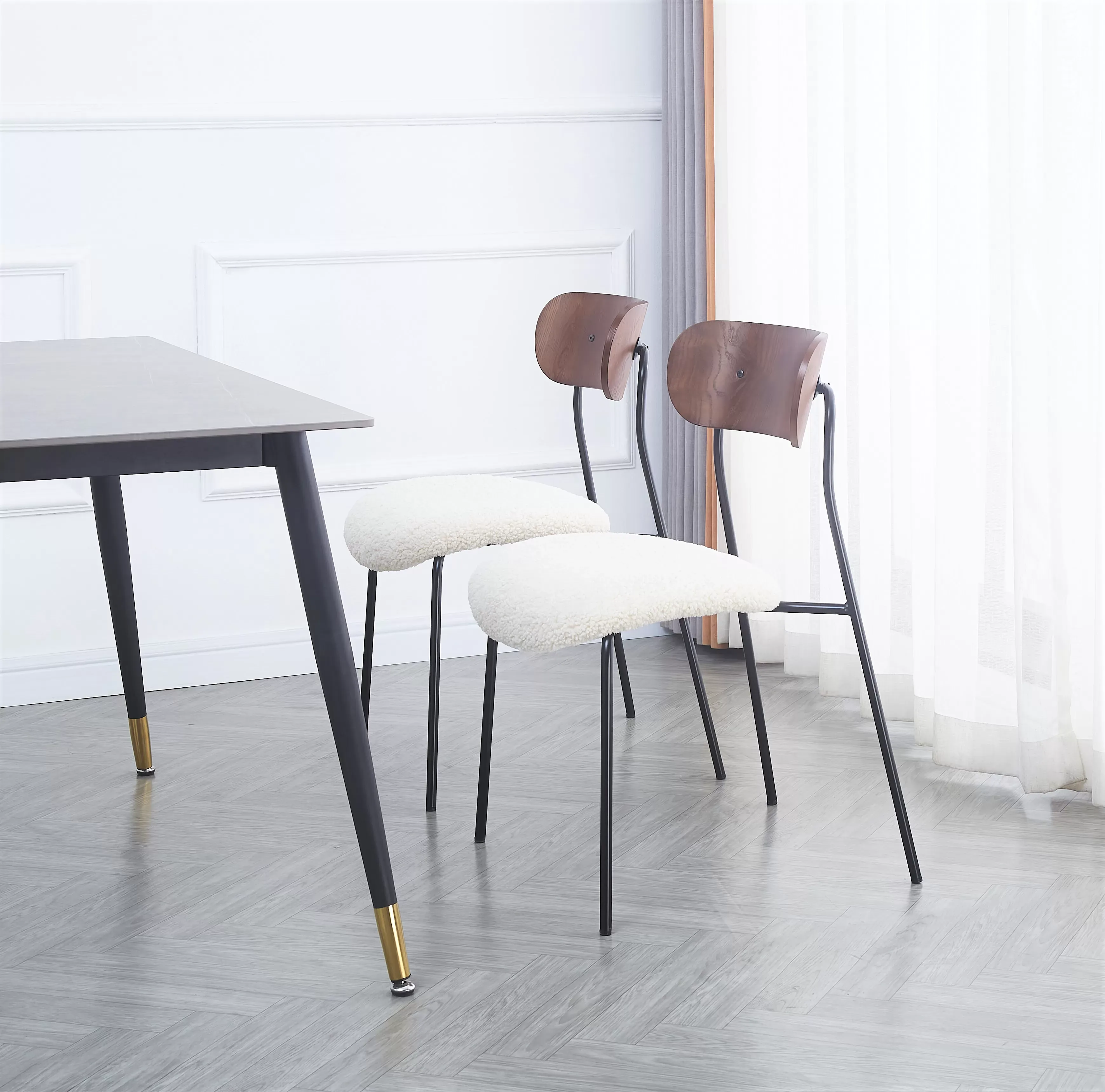 Illustration numéro 3 du produit Lot de 2 chaises industrielles en métal et bouclettes blanc