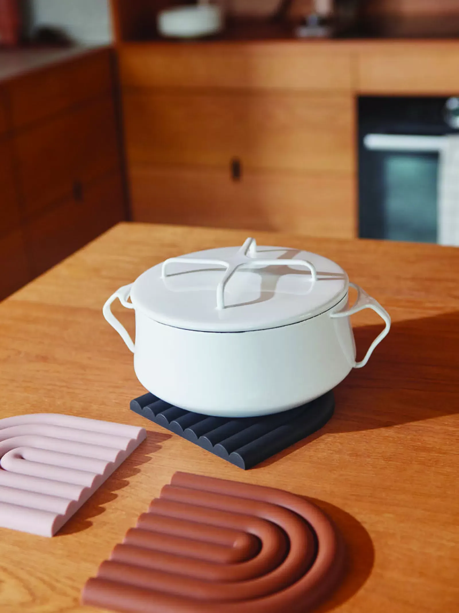 Illustration numéro 3 du produit Trivet noir en silicone H1,2x15x15cm