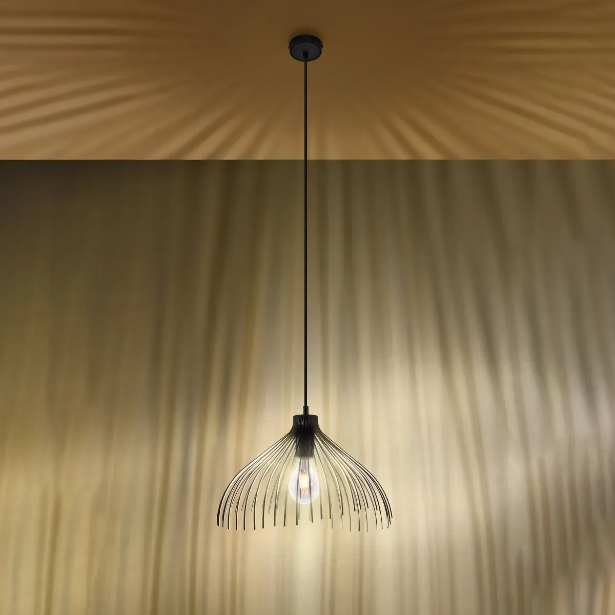 Illustration numéro 3 du produit Suspension conique en métal, noir L: 40cm