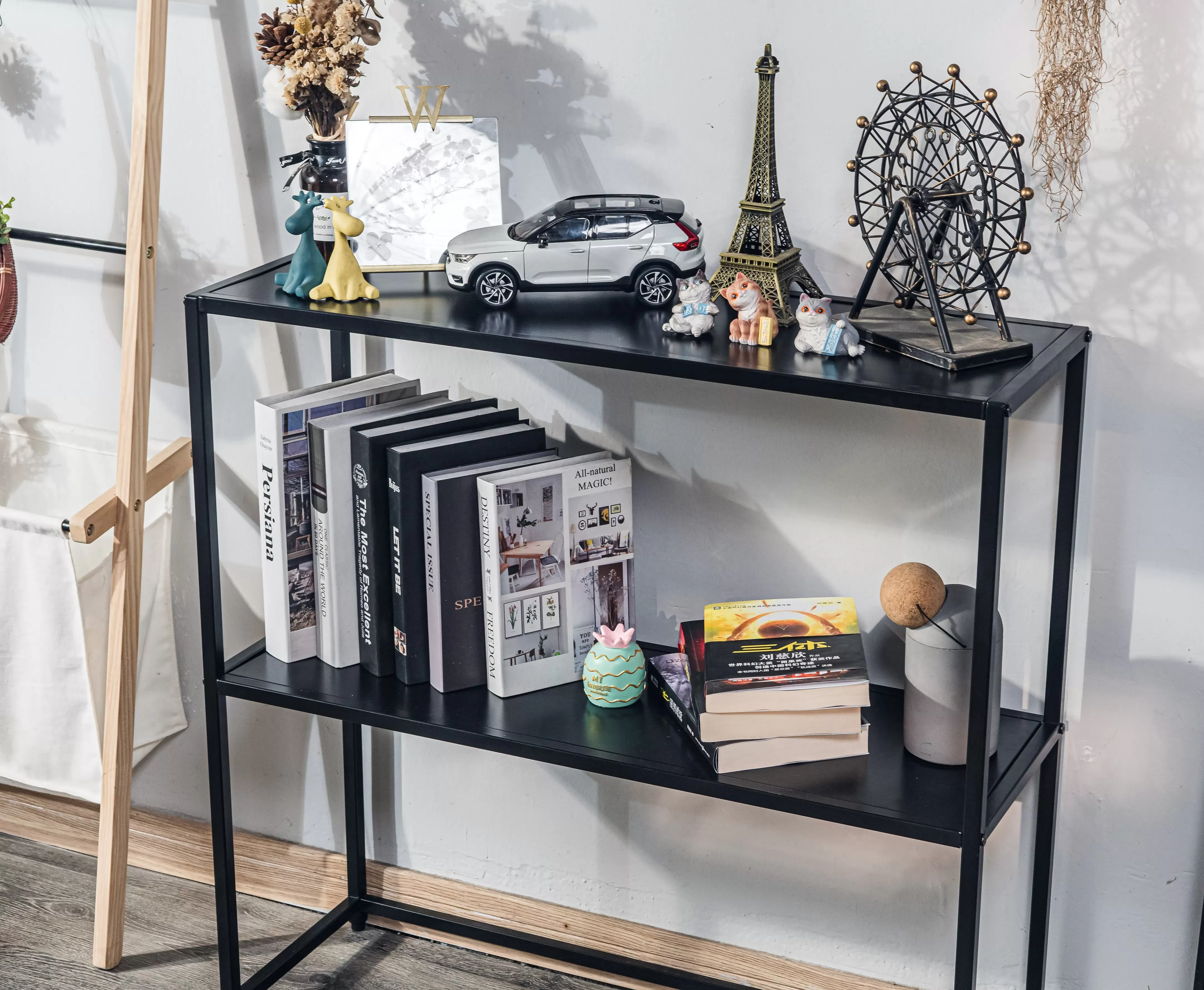 Illustration numéro 3 du produit Console style industriel en métal noir