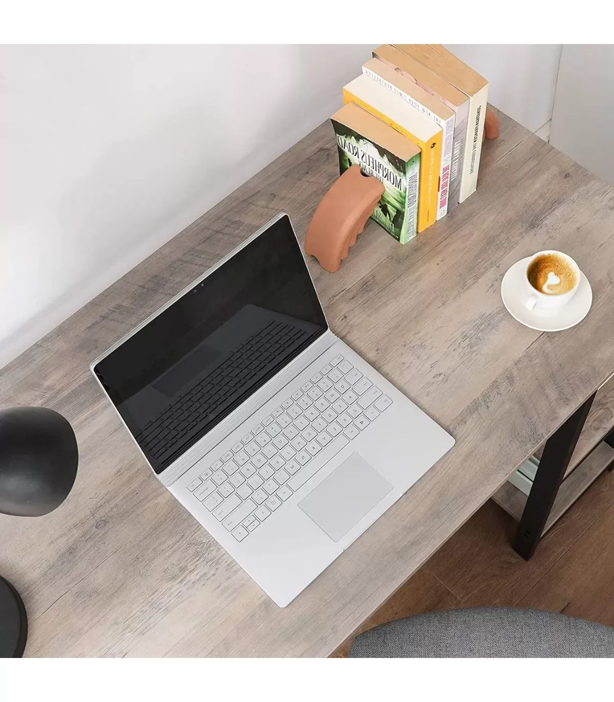 Illustration numéro 3 du produit Bureau d'angle avec 2 étagères effet bois - L138 x H76 cm