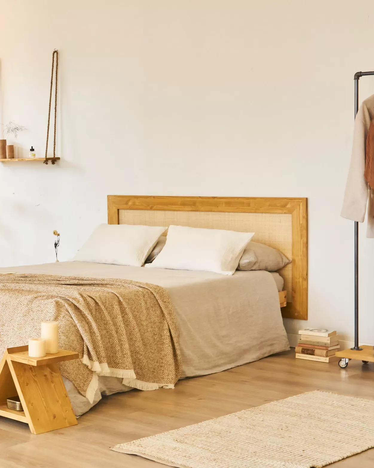 Illustration numéro 3 du produit Tête de lit en bois pour lit de 135 cm couleur marron clair