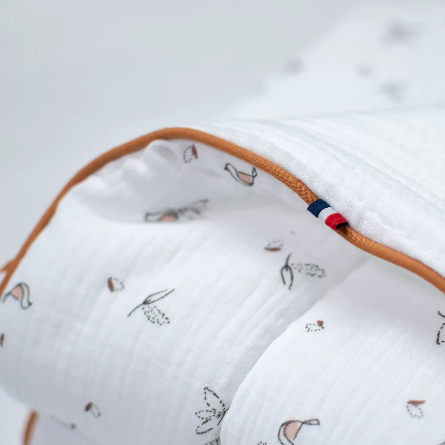 Illustration numéro 3 du produit Couverture plaid bébé enfant réversible en gaze de coton blanc 70x10