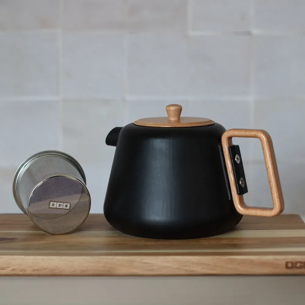 Illustration numéro 3 du produit Théière en fonte noire avec couvercle en bois 1L