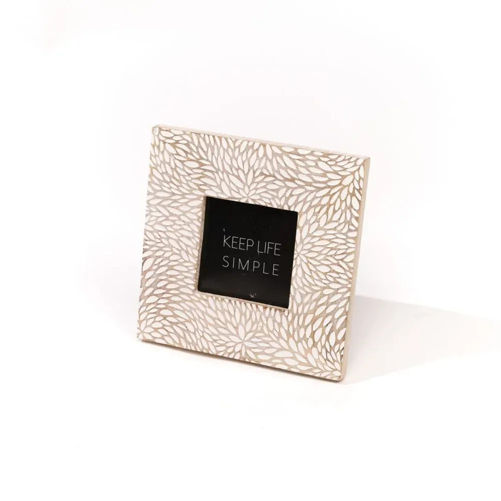 Illustration numéro 3 du produit Cadre photo à poser motif devant bois  20x20 cm