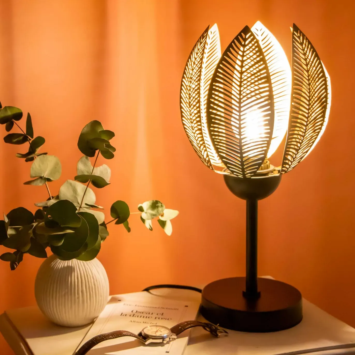 Illustration numéro 3 du produit Lampe en métal perforé, à monter.