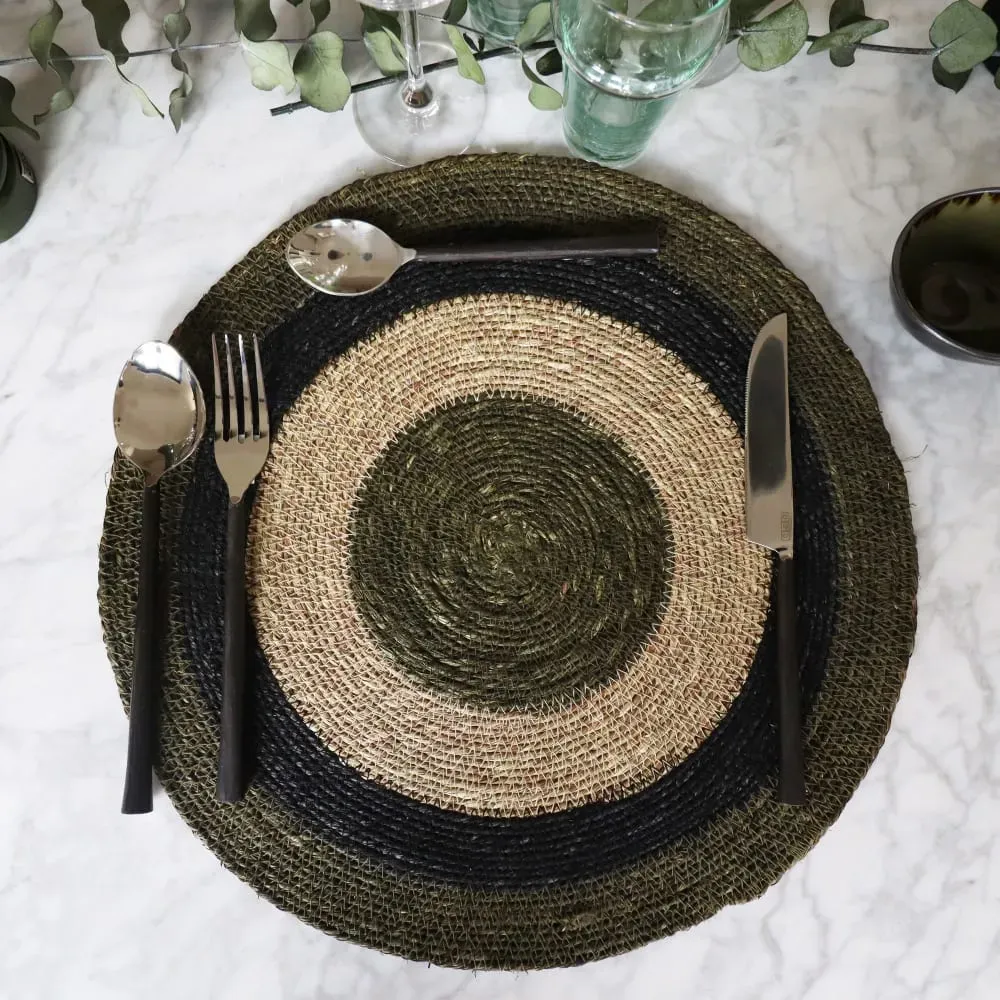 Illustration numéro 3 du produit Lot de 6 sets de table vert en jonc de mer 38cm