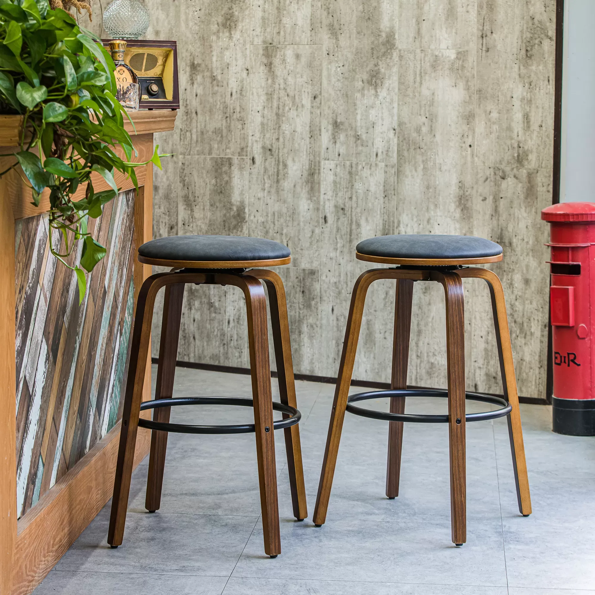 Illustration numéro 3 du produit Lot de 2 tabourets de bar en frêne et simili cuir