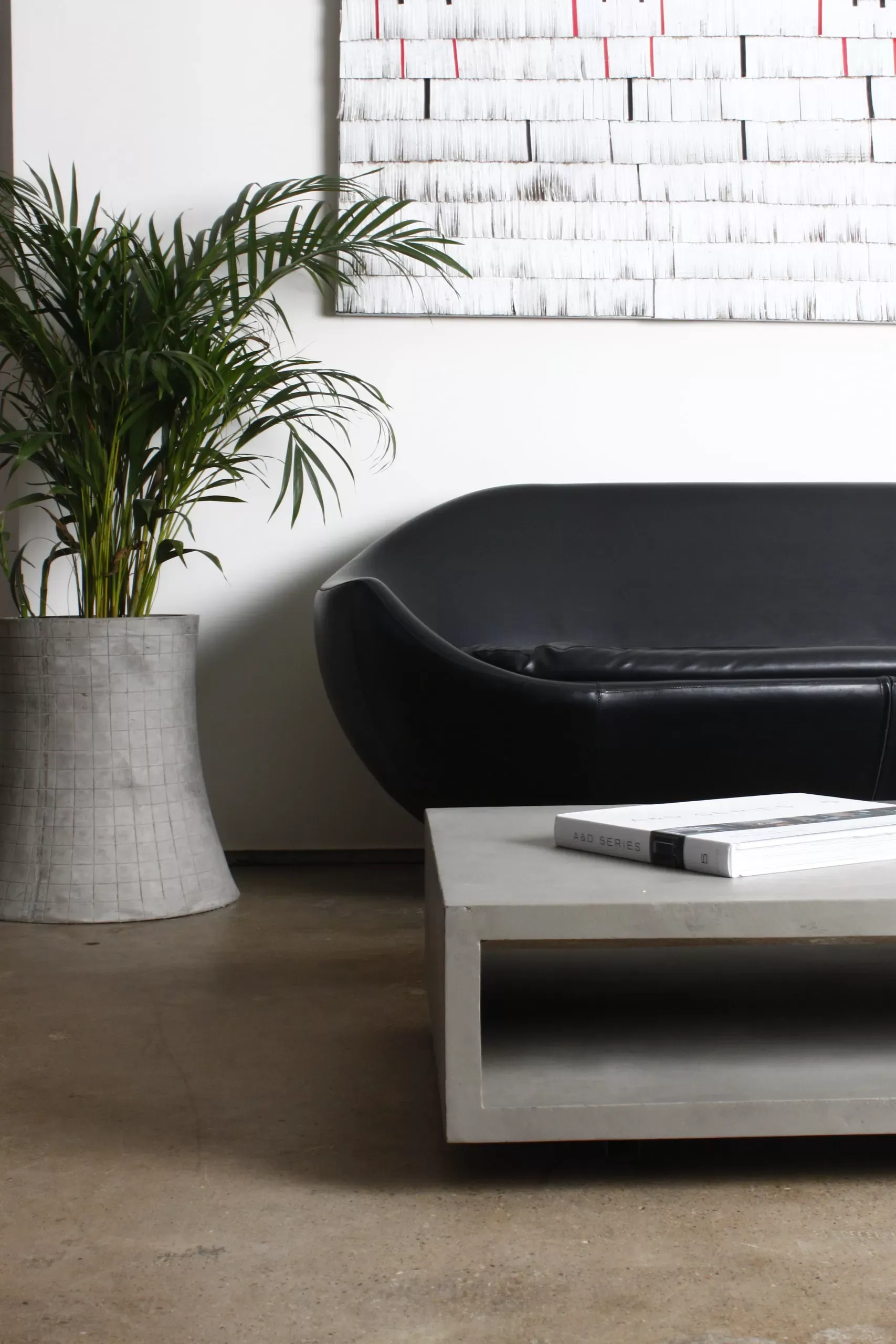 Illustration numéro 3 du produit Table basse minimaliste en béton gris - 130x70cm