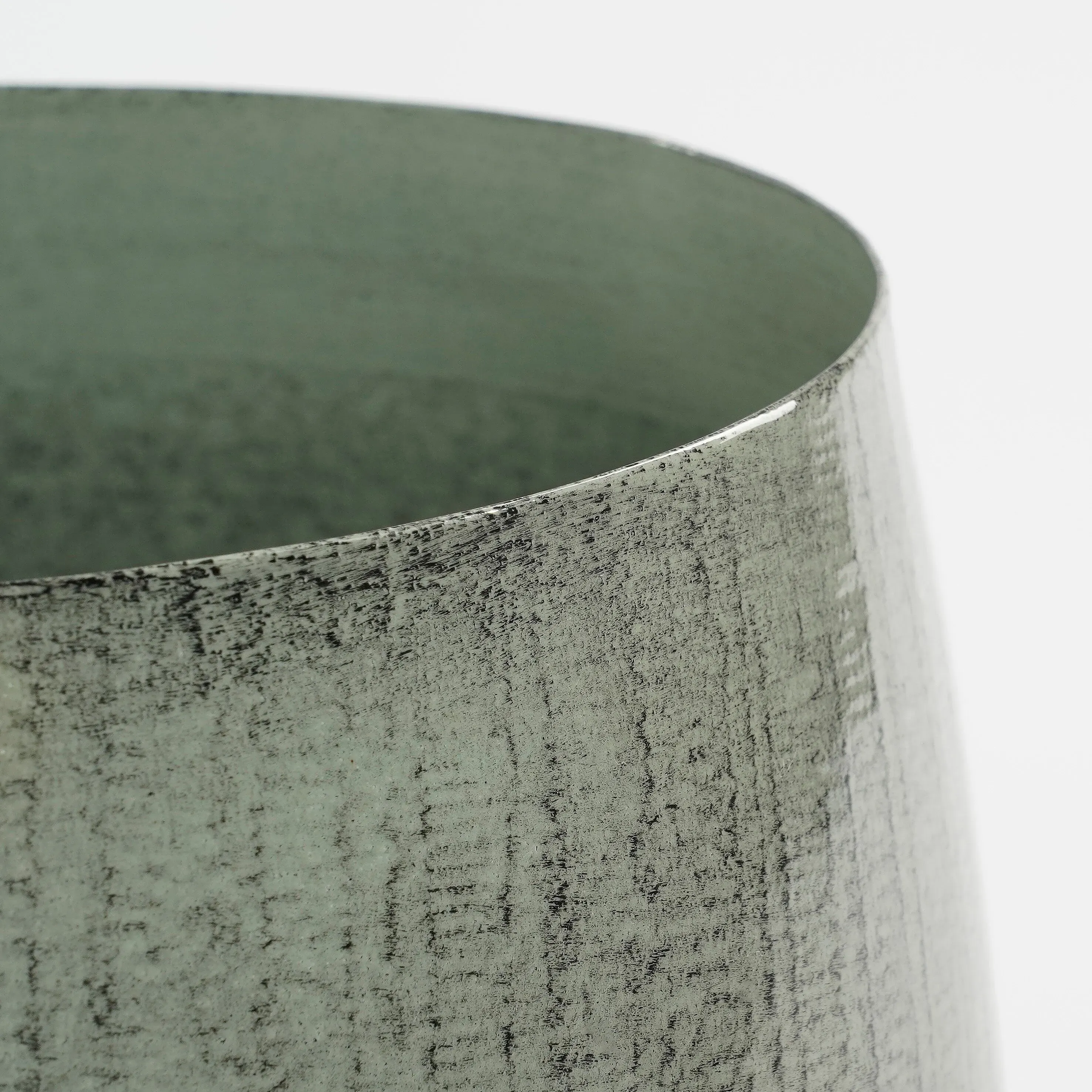 Illustration numéro 3 du produit Cache-pot en métal gris clair D32