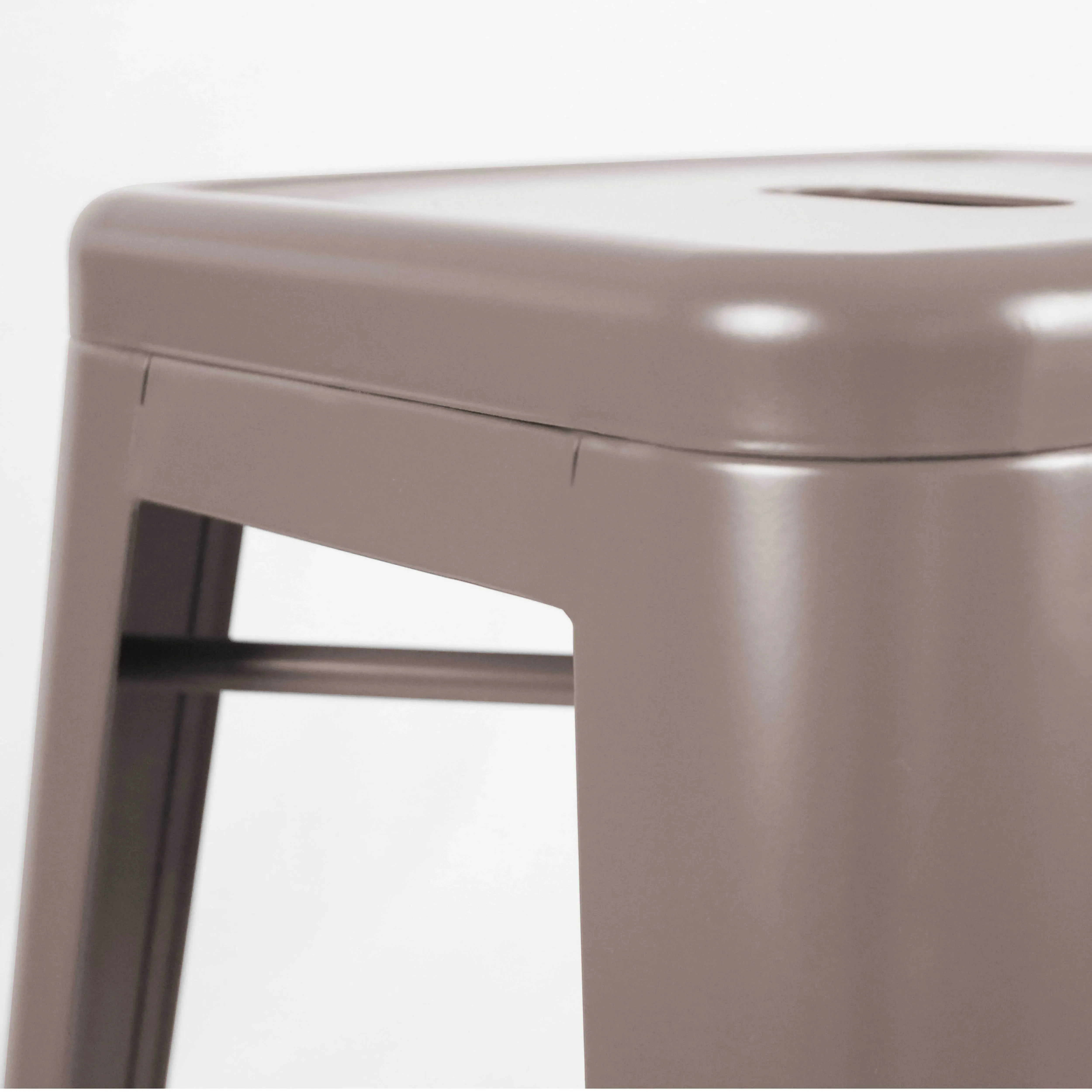 Illustration numéro 3 du produit Tabouret de bar en métal mat taupe
