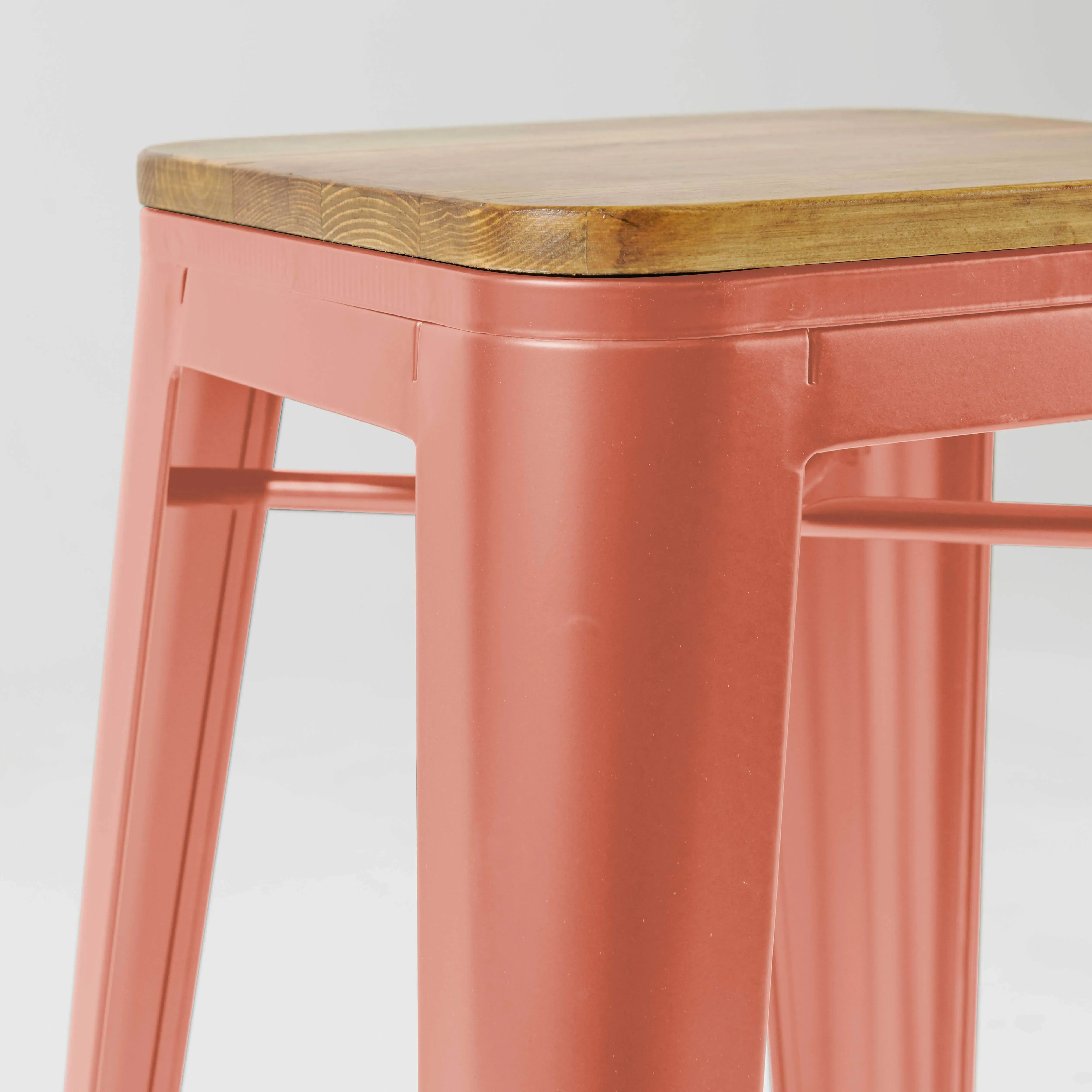 Illustration numéro 3 du produit Lot de 4 tabourets de bar en métal mat terracotta et bois