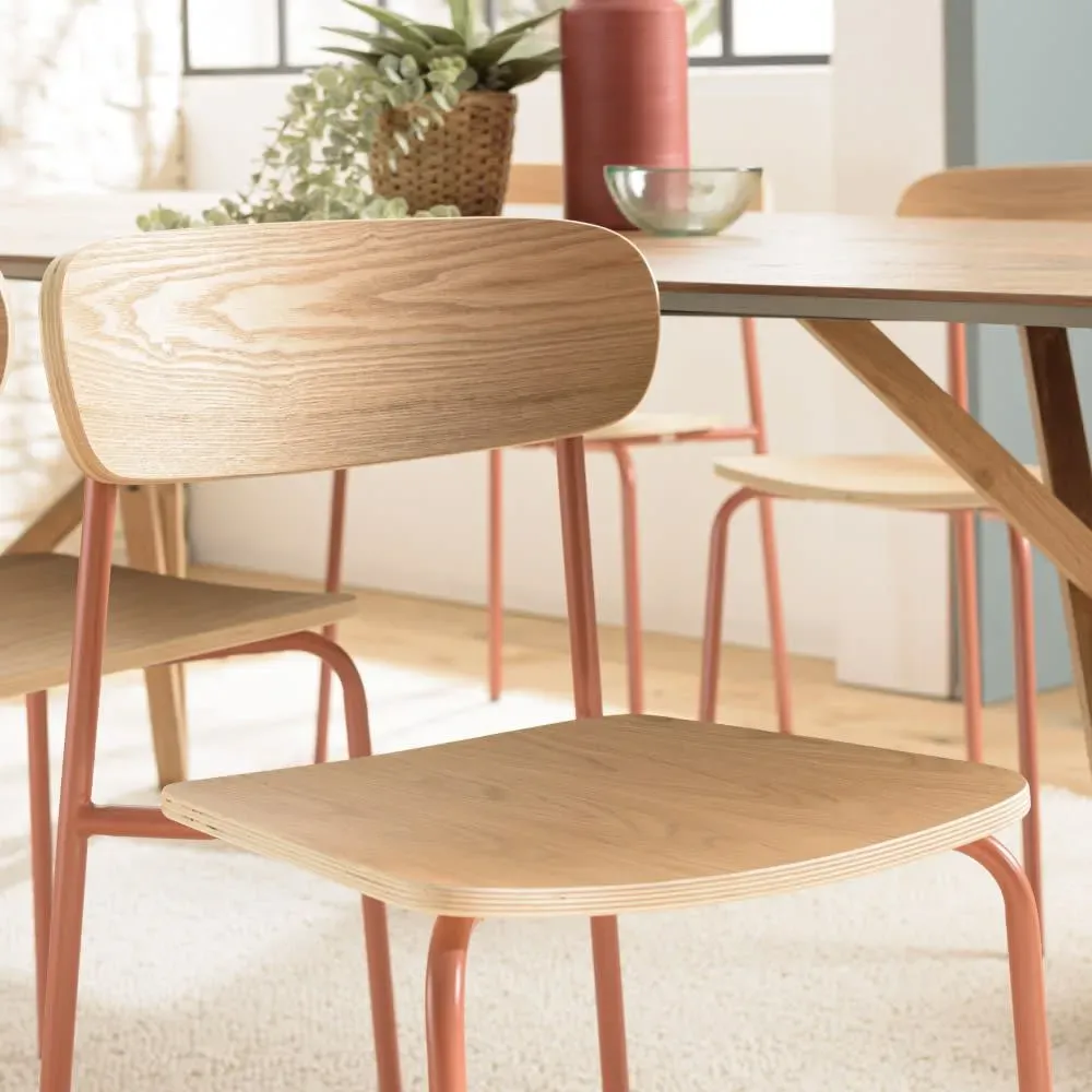 Illustration numéro 3 du produit Lot de 2 chaises « écolier » en bois de frêne et acier terracotta