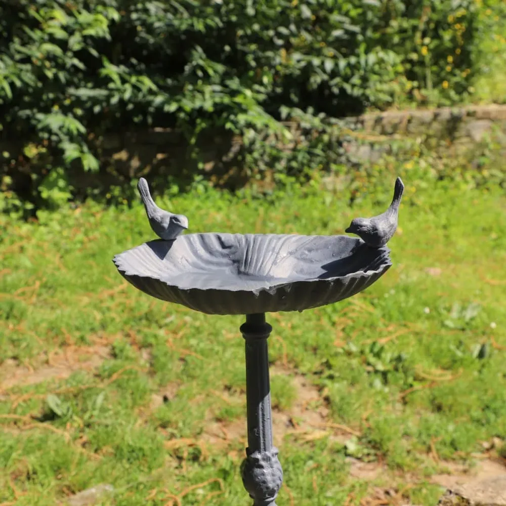 Illustration numéro 3 du produit Mangeoire à oiseaux sur pied abreuvoir jardin fonte grise 50cm