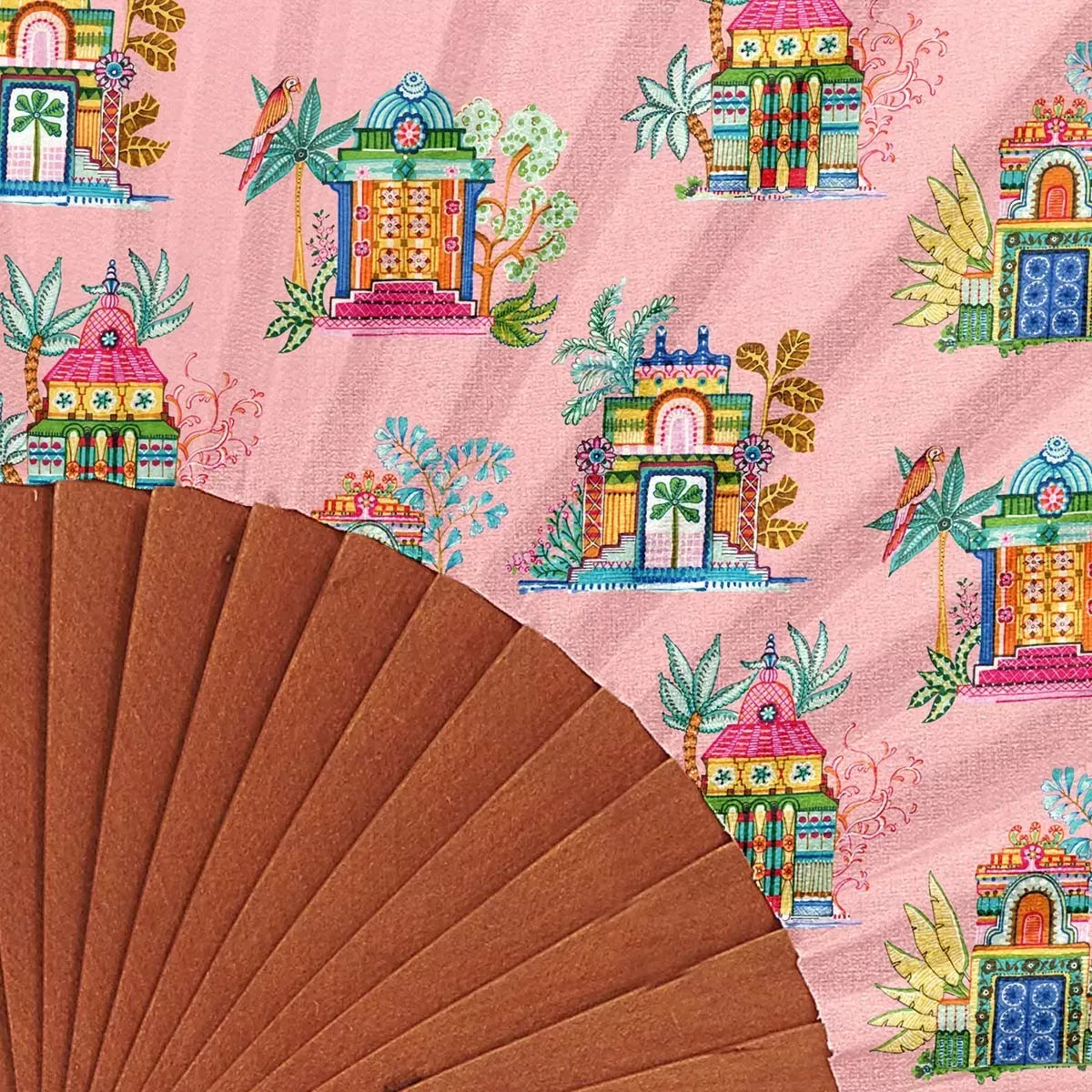 Illustration numéro 3 du produit Eventail bois de merisier motif temples tamouls rose