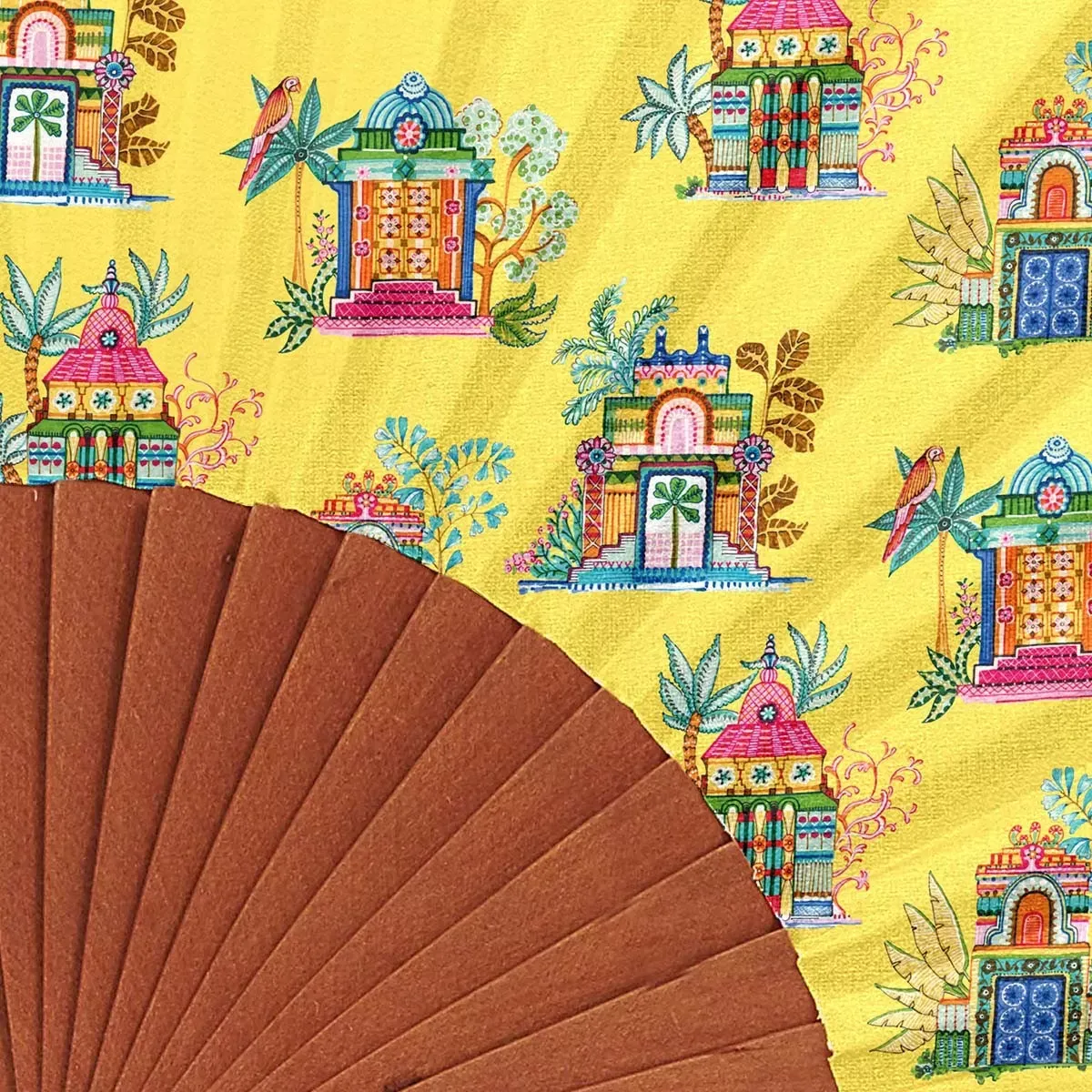 Illustration numéro 3 du produit Eventail bois de merisier motif temples tamouls jaune