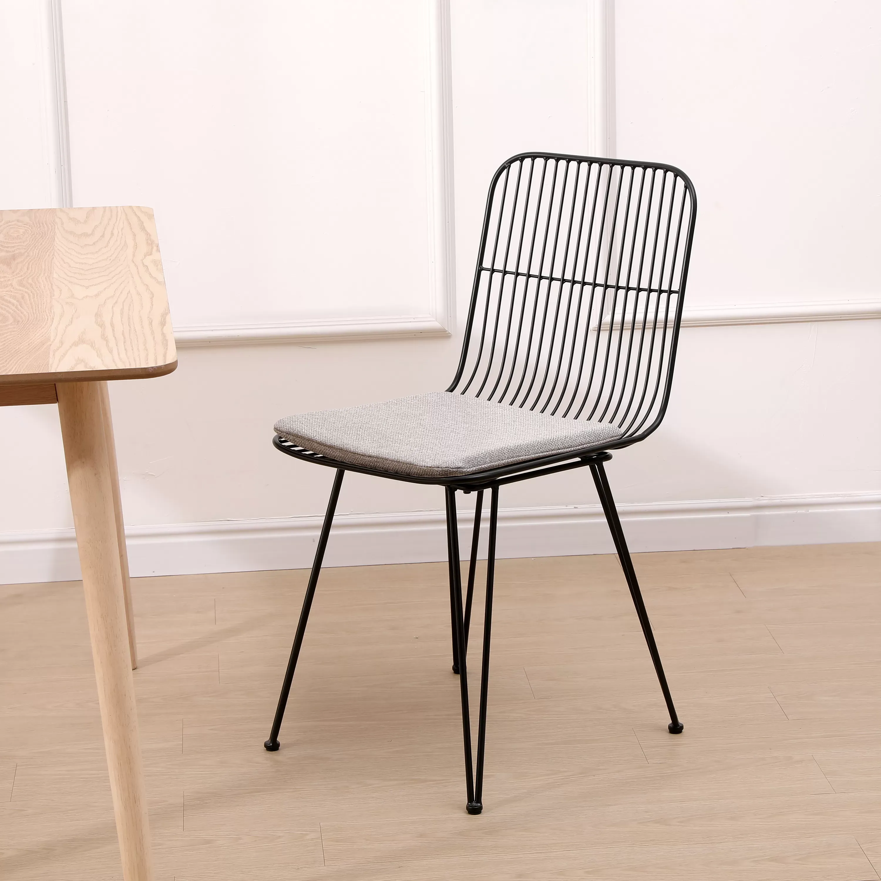 Illustration numéro 3 du produit Lot de 2 chaises industrielles en métal gris