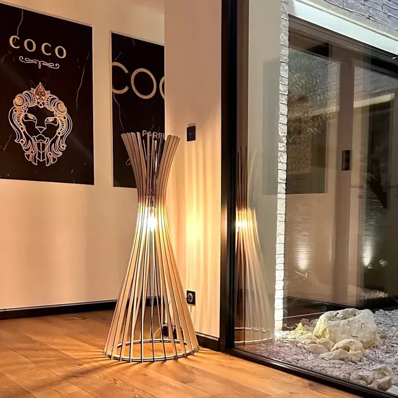 Illustration numéro 3 du produit Lampadaire bois naturel
