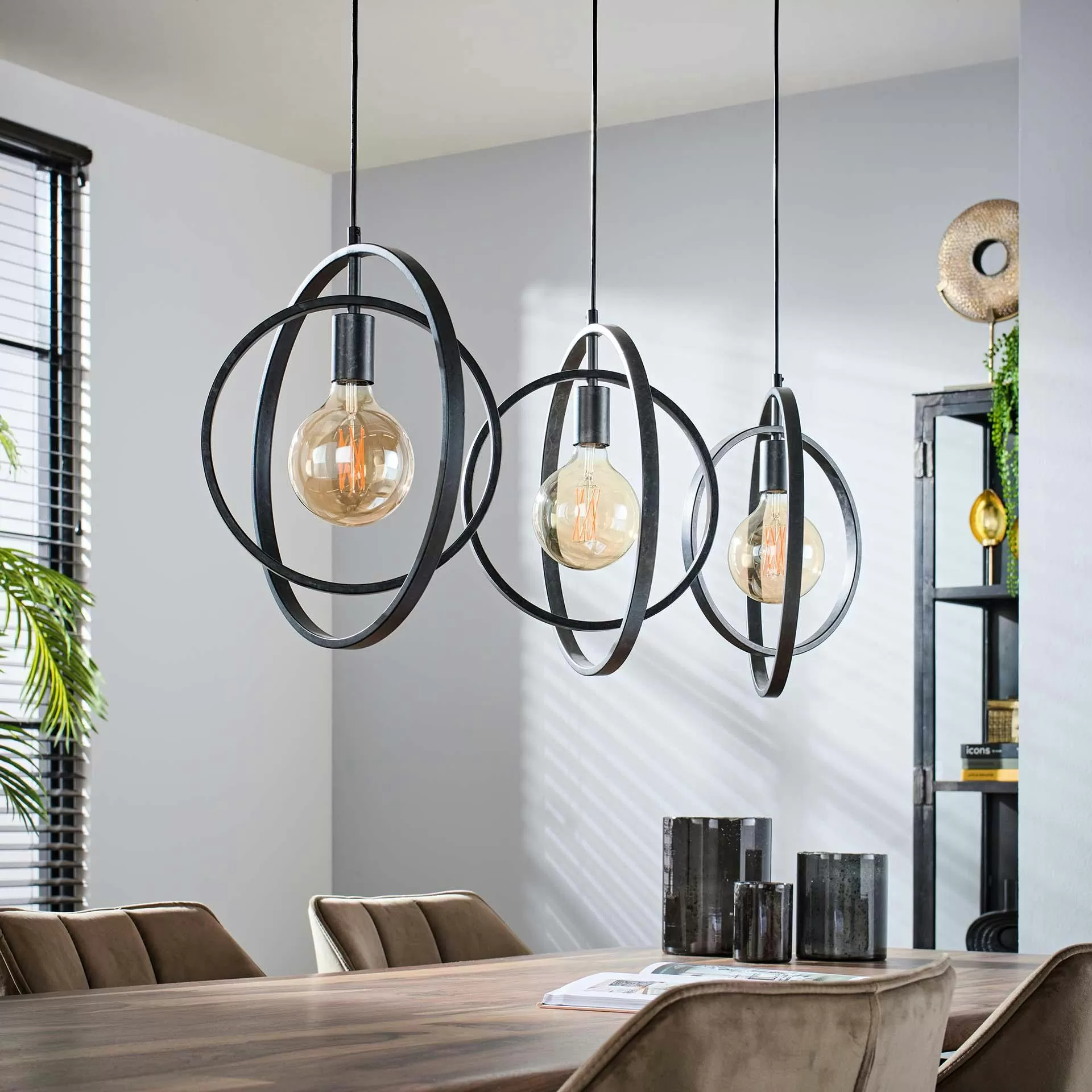 Illustration numéro 3 du produit Suspension industrielle 3 lampes en métal gris vieilli l130cm