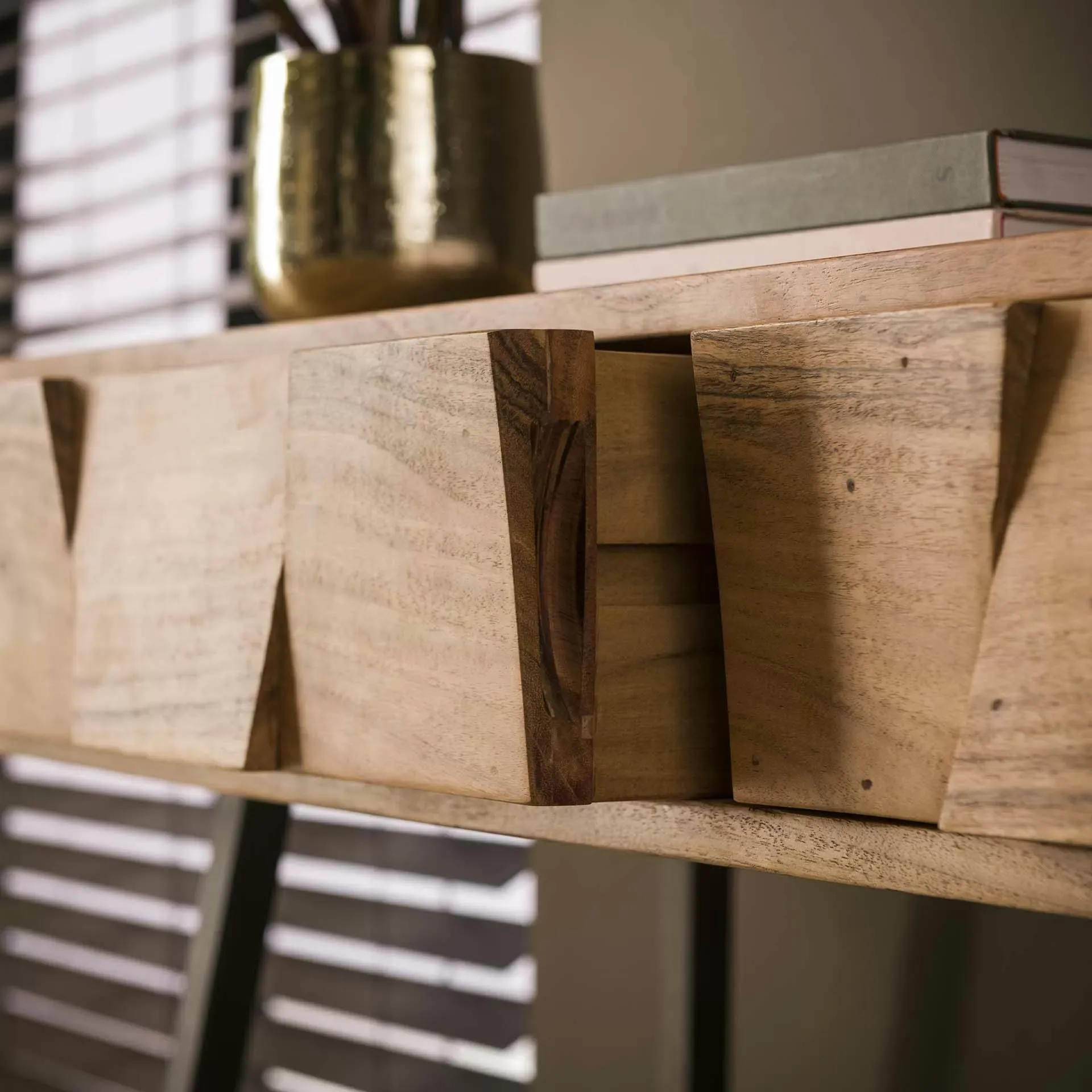 Illustration numéro 3 du produit Console de salon 2 tiroirs avec motifs en acacia