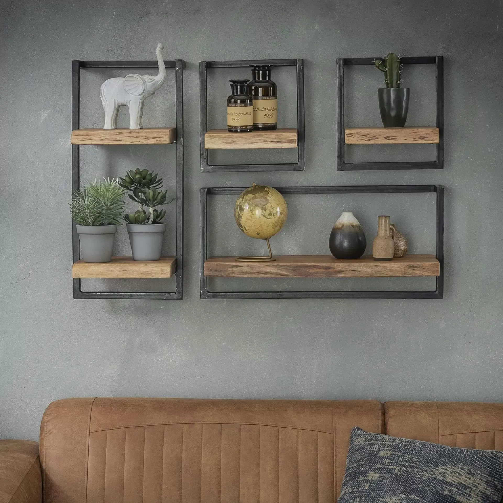 Illustration numéro 3 du produit Etagère murale bord naturel en acacia massif cadre acier vieilli L30cm