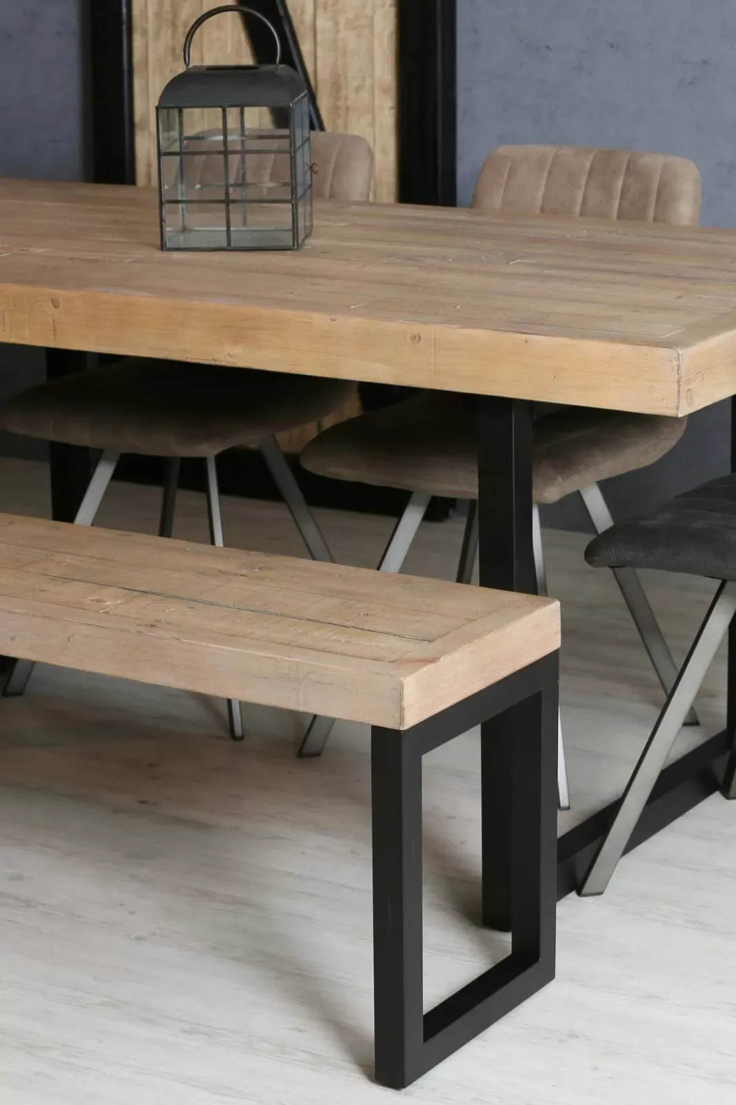 Illustration numéro 3 du produit Banc de table industriel en bois recyclé L140cm