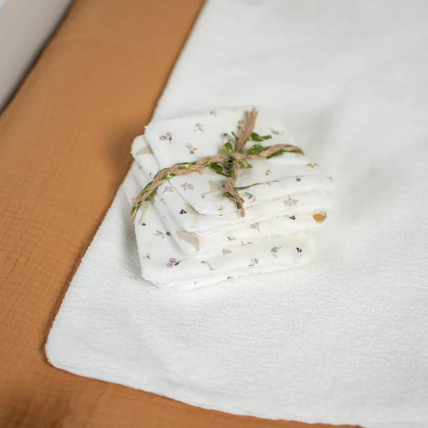 Illustration numéro 3 du produit Lot de 8 lingettes lavables en bambou e coton  10x10 cm