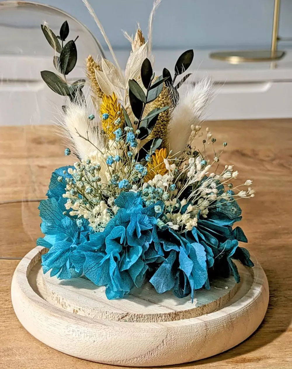 Illustration numéro 3 du produit Cloche de fleurs séchées bleu Charlotte