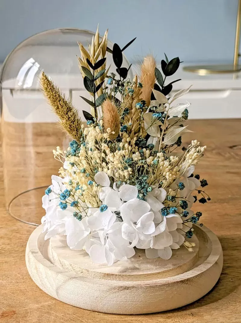 Illustration numéro 3 du produit Cloche de fleurs séchées blanche Clémence