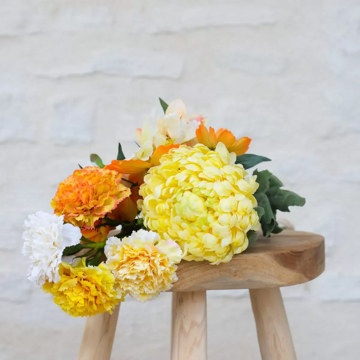 Illustration numéro 3 du produit Tige d'œillet artificielle avec feuillage crème H55