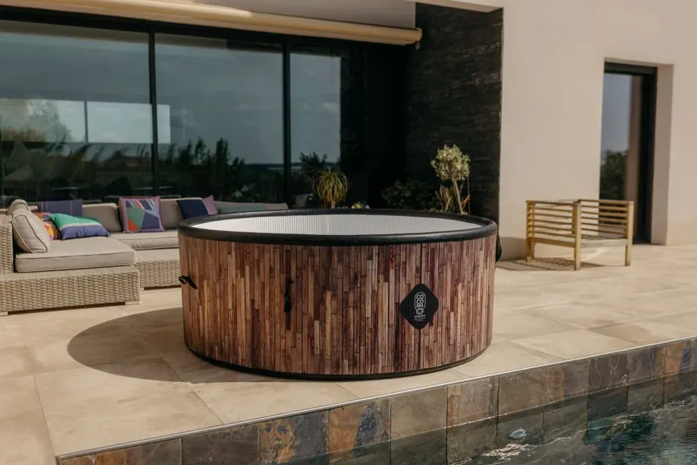 Illustration numéro 3 du produit Piscine hors sol gonflable imitation bois 180cm