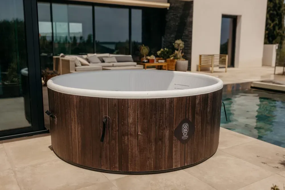 Illustration numéro 3 du produit Piscine hors sol gonflable imitation bois 180cm