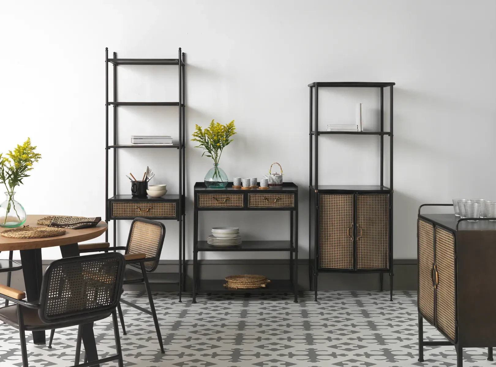 Illustration numéro 3 du produit Fauteuil à dossier bronze avec structure en métal noir