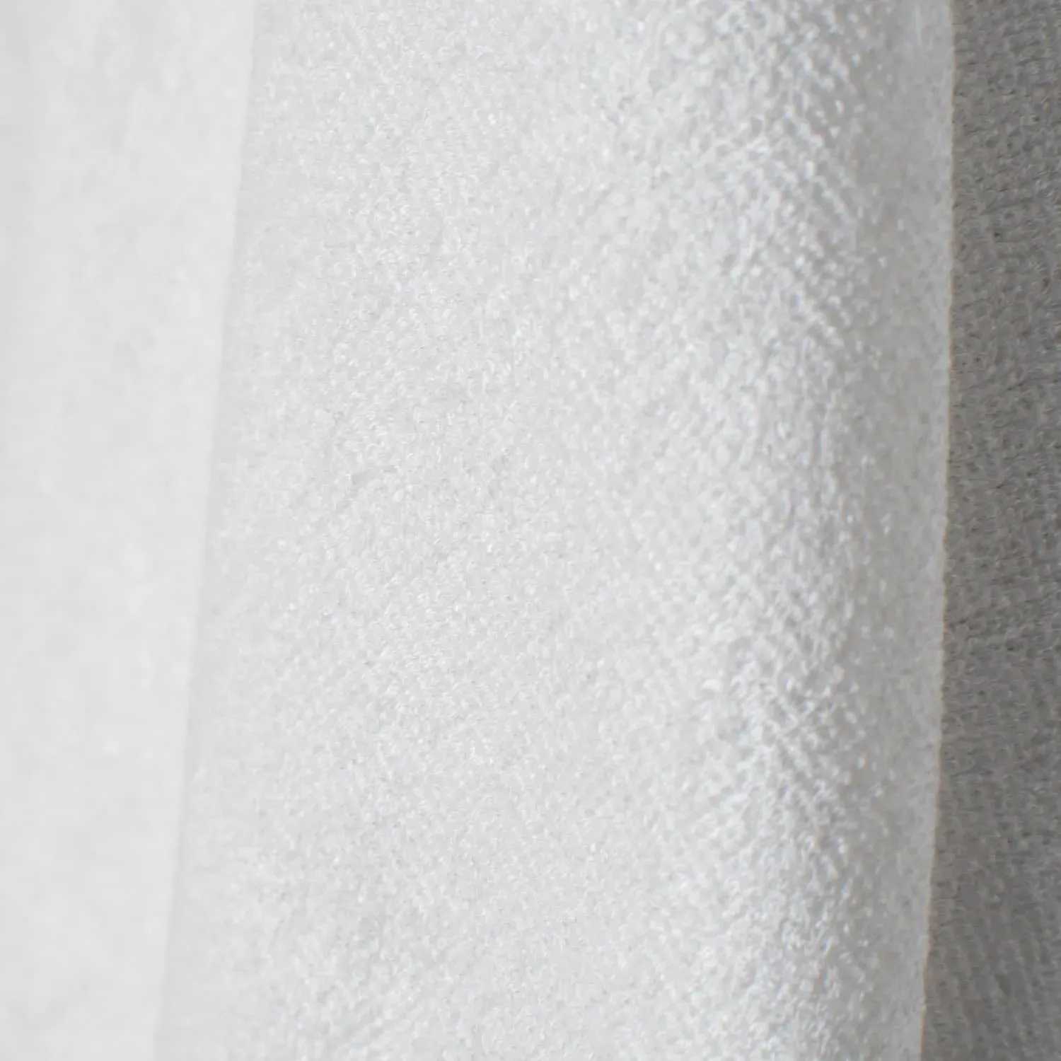 Illustration numéro 3 du produit Cape de bain bébé en coton et bambou  75x75 cm