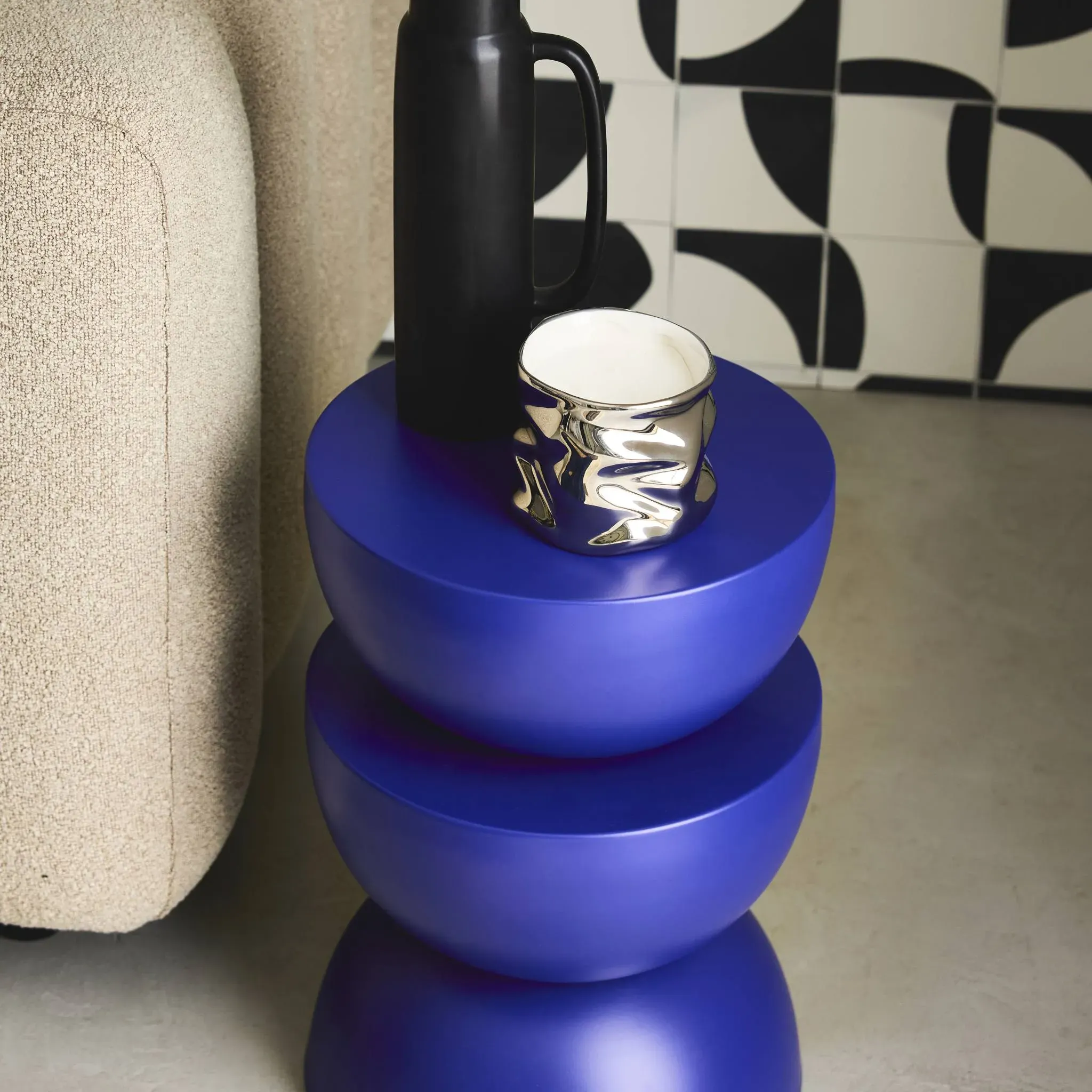 Illustration numéro 3 du produit Table d'appoint en métal, bleu, bout de canapé