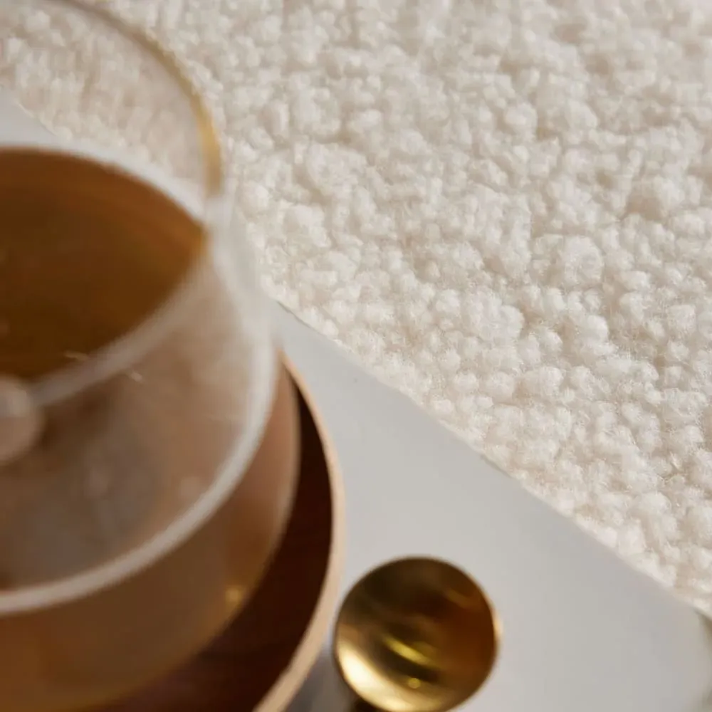 Illustration numéro 3 du produit Pouf coffre carré en tissu bouclette  38x38 cm