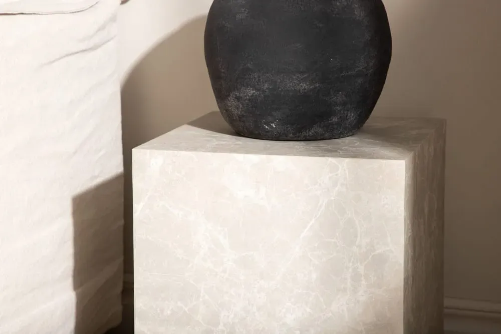 Illustration numéro 3 du produit Table basse beige effet bois