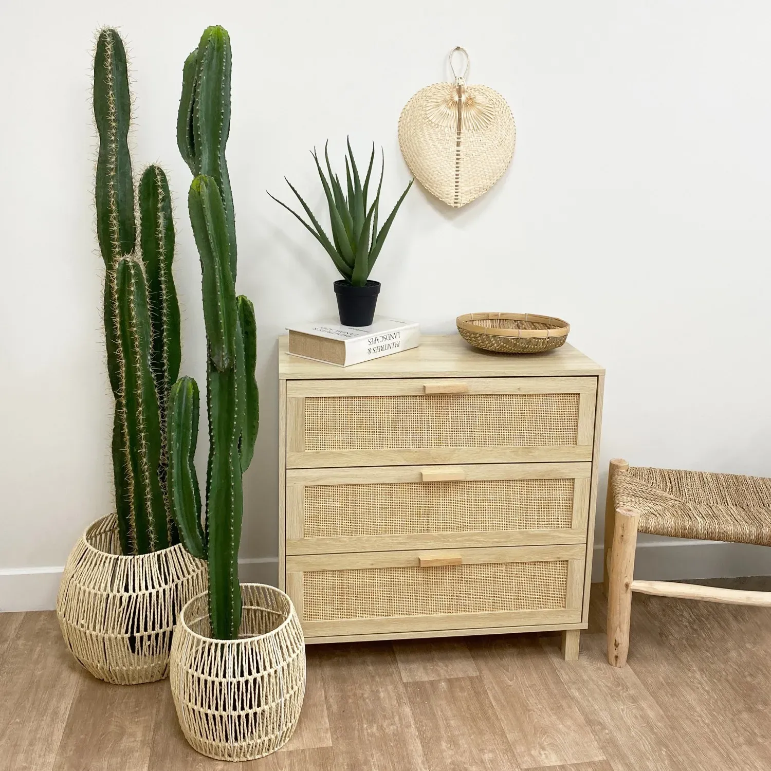 Illustration numéro 3 du produit Cactus artificiel grande taille 3 troncs 155cm