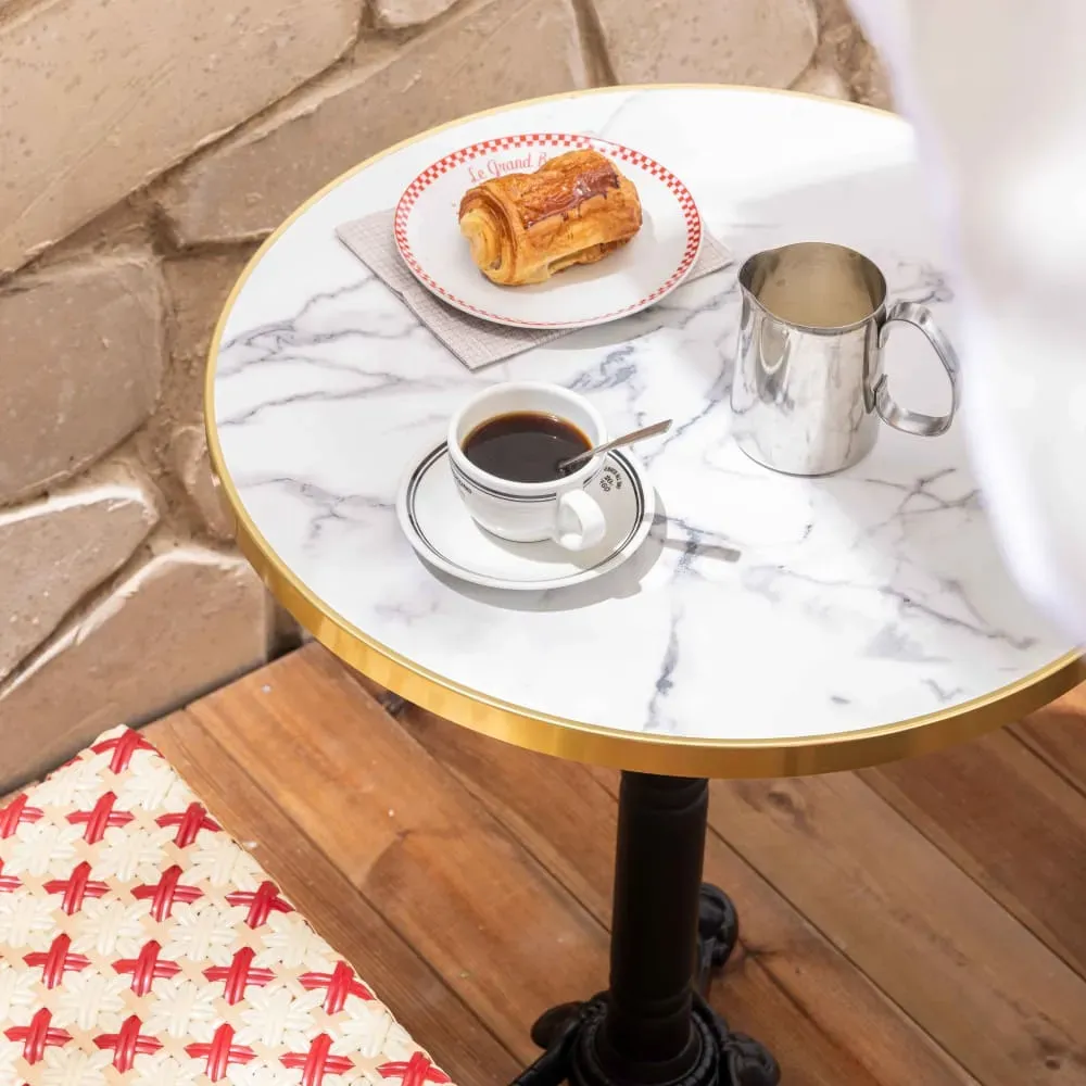 Illustration numéro 3 du produit Ensemble table de terrasse marbre blanc et 2 chaises rouge