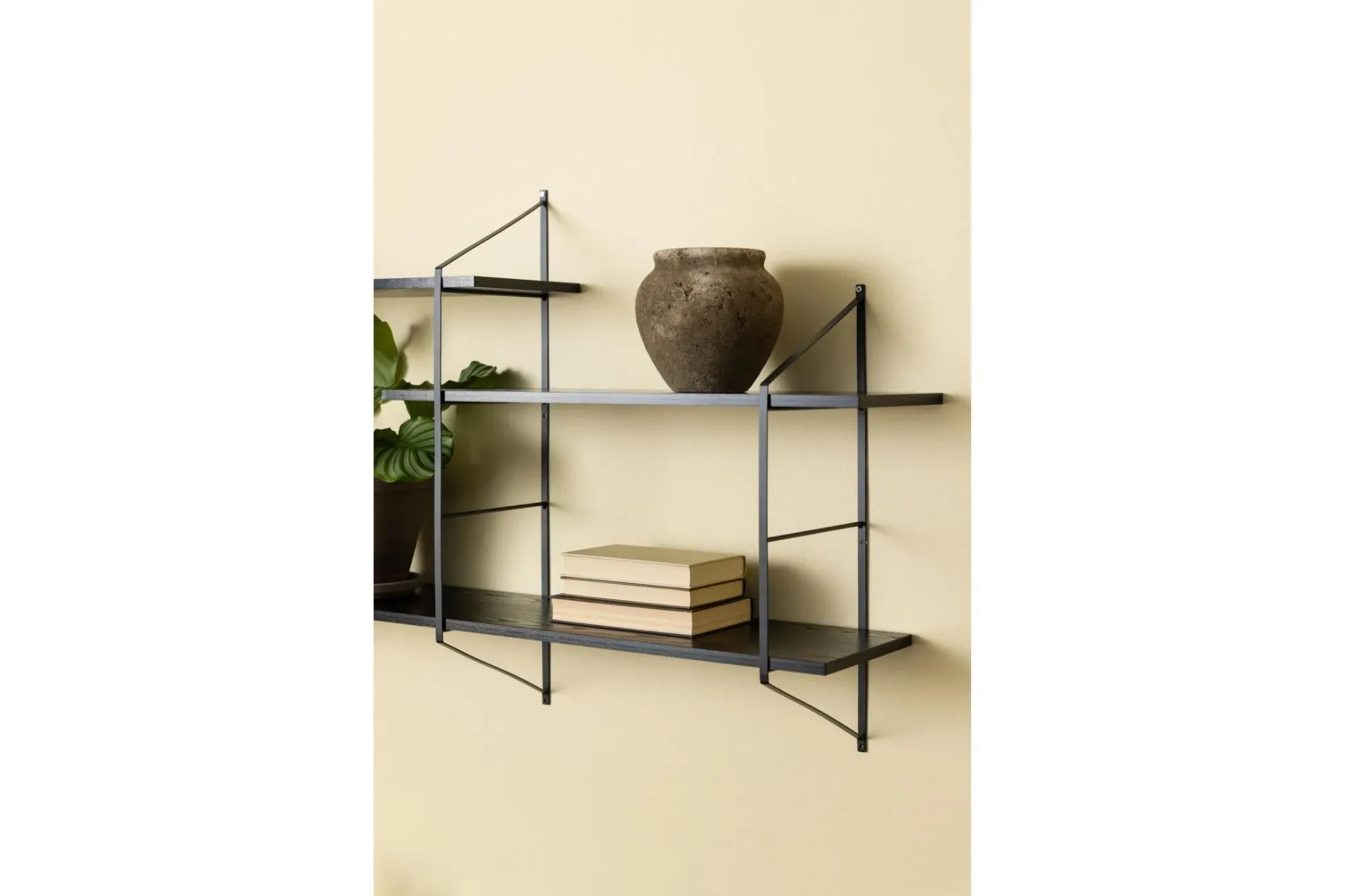 Illustration numéro 3 du produit Étagère murale en métal et 4 tablettes en bois noir cendré