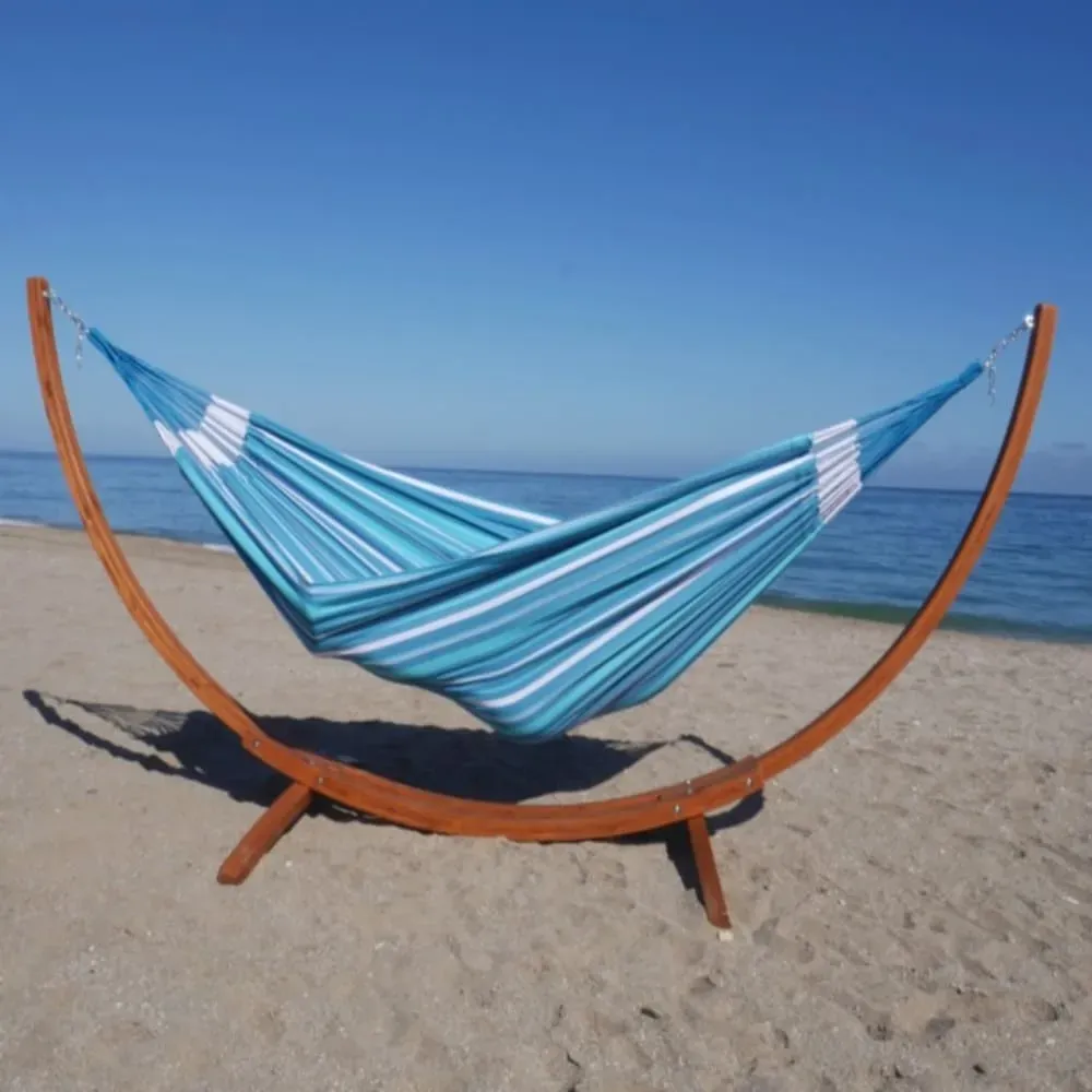 Illustration numéro 3 du produit hamac XXL en coton multicolore et support en bois de mélèze