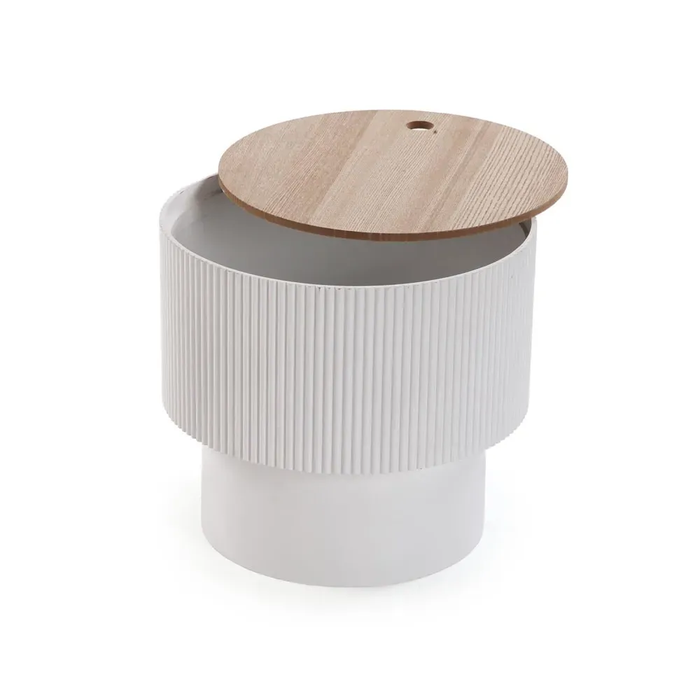 Illustration numéro 3 du produit Table d'appoint en fer blanc