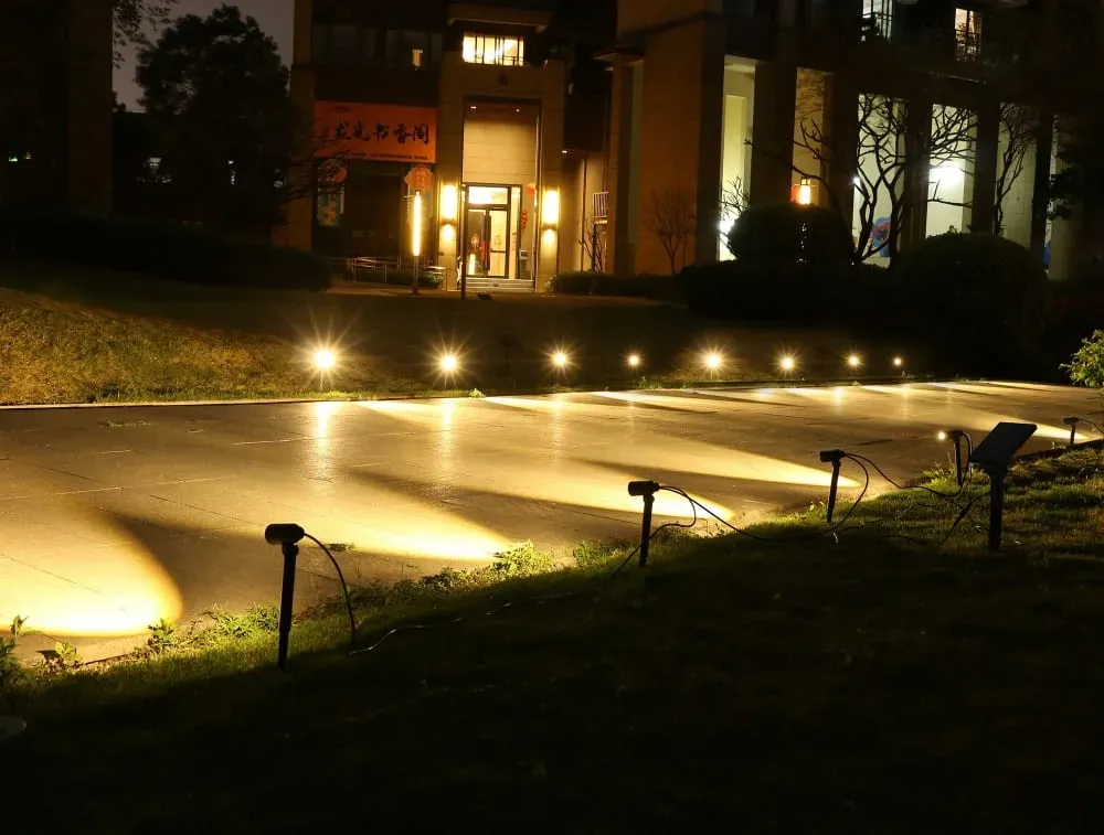 Illustration numéro 3 du produit Lot de 8 Spots solaires LED Acier Noir 100LM