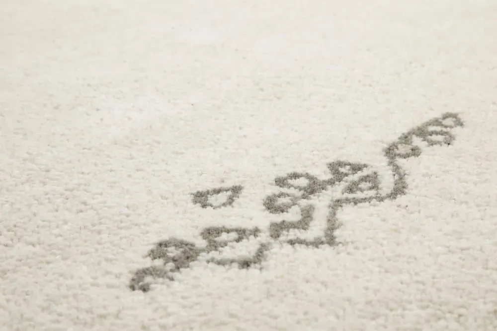 Illustration numéro 3 du produit Tapis pure laine écru  tufté main motif discret 180 rd.