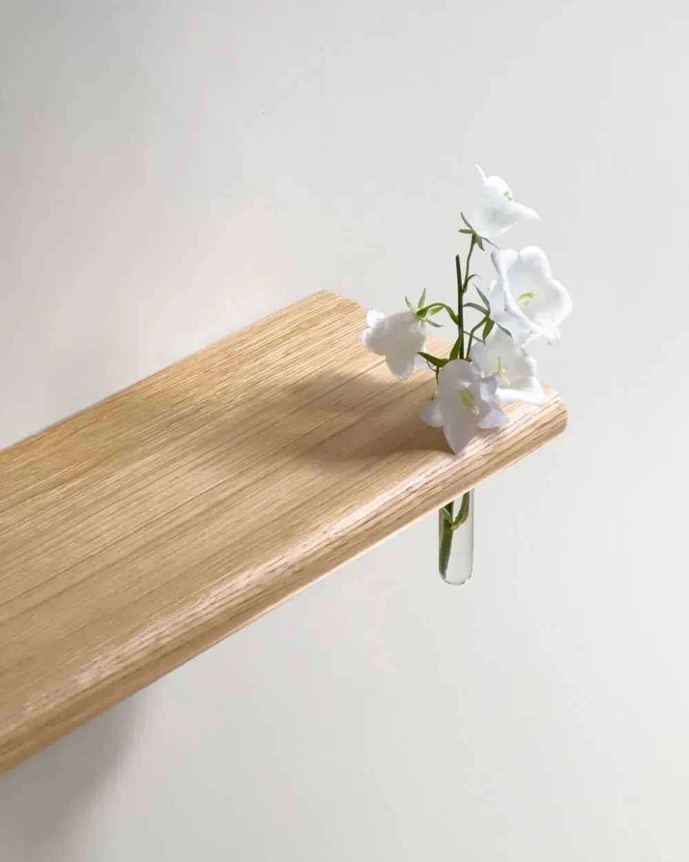 Illustration numéro 3 du produit Berge M - Étagère avec soliflore en chêne