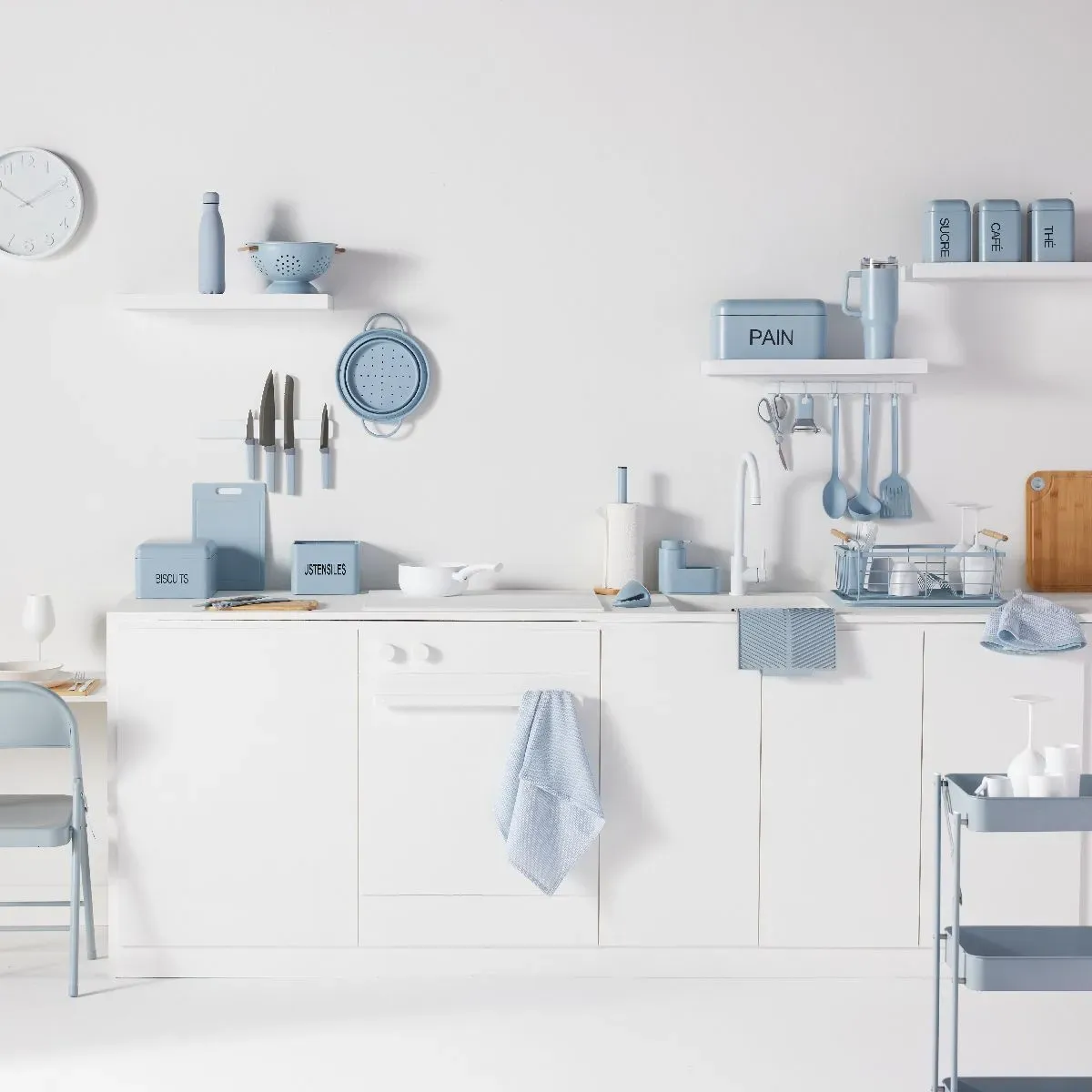 Illustration numéro 3 du produit Lot de 2 planches à découper en bois et silicone  28x20cm